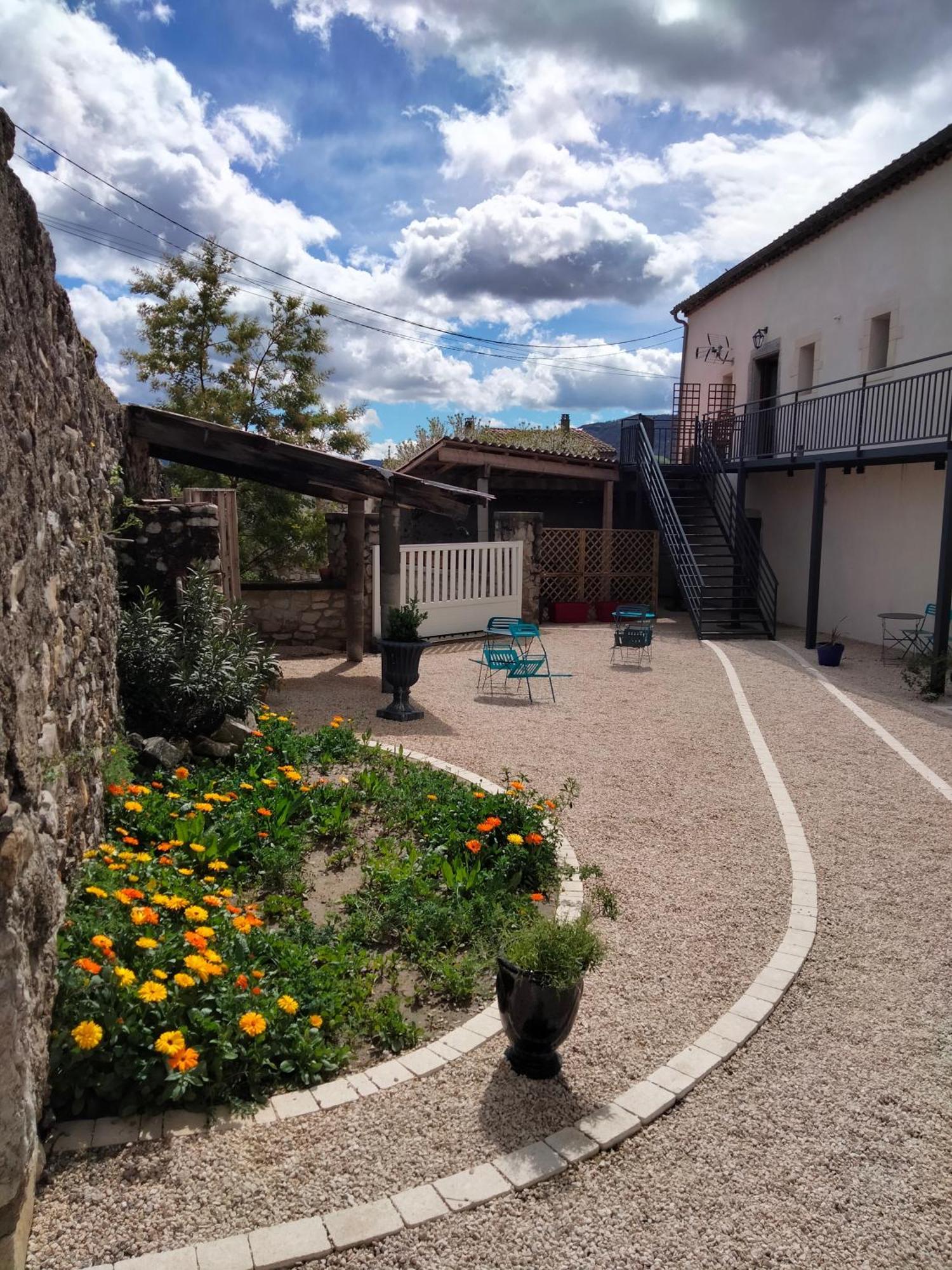 Hotel La Grange De Sabatas Chomérac Exterior foto